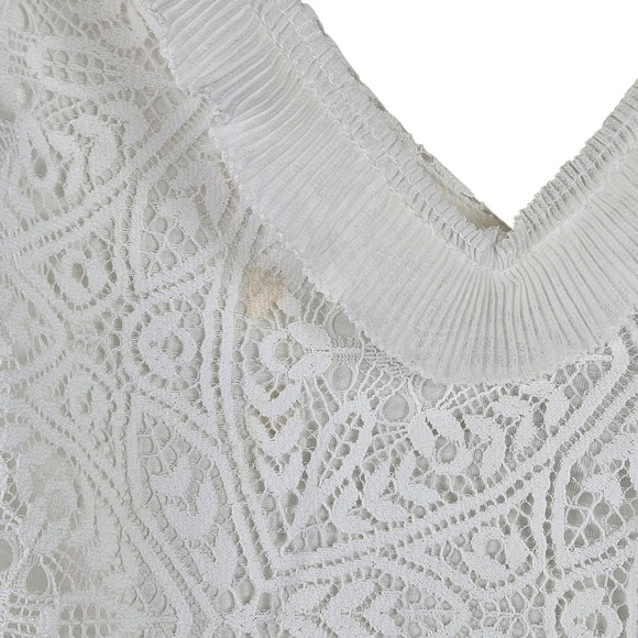 White House Black Market White Lace Ruffle Cold Shoulder‎ Top Size M - Picture 5 of 12